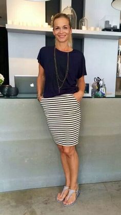 Summer Workwear, Simple Summer Style, White Striped Skirt, Rock Outfit, Summer Work Outfits, Striped Skirt, Work Wardrobe, Stripe Skirt, Work Attire