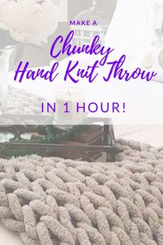 a blanket that has been made to look like it is knitted with yarn and the words, make a chunky hand knit throw in 1 hour