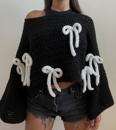 Black Crochet Projects, Crochet Baggy Sweater, Oversize Crochet Sweater, Crochet Winter Sweater, Crochet Oversized Sweater, Black Crochet Sweater, Black And White Crochet, Costa Del Sol Spain, Crochet Bow