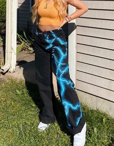 Diy Painted Jeans, Art On Pants, Lightning Pants, Painting Jeans, Hand Painted Jeans, Custom Jeans Diy, Pants Diy, Painted Clothes Diy, Cowboy Wedding