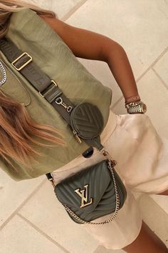 Louis Vuitton Thick Strap Bag, Louis Vuitton Wave Chain Bag, Louis Crossbody Bag, Louis Vuitton Crossbody Bags, Trendy Designer Bags 2023, Louis Vuitton New Wave Multi-pochette, Louis Vuitton Bag Crossbody Purses, Louis Vuitton Chain Bag, Best Luxury Crossbody Bags