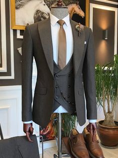 Bojoni Brown Slim-Fit Suit 3-Piece مرسيدس بنز, Men's Business Outfits, Classy Suits, Look Formal, Dress Suits For Men, Men Stylish Dress, Fashion Suits For Men, Sharp Dressed Man, Slim Fit Suit