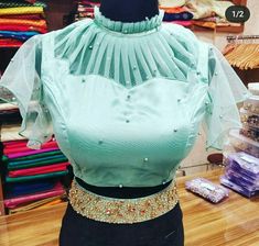 Punjabi Party Wear Suits, Boat Neck Blouse Designs, ब्लाउज बैक नेक डिजाइन, Blouse Sleeves Design, Blouse Designs For Back, Neck Blouse Designs, Plain Blouse Designs, Party Wear Suits