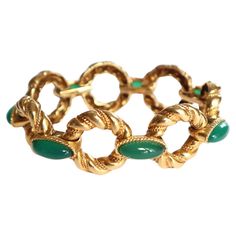 BOUCHERON Vintage bracelet in 18-carat 750/000 yellow gold with large twisted links, connected by oval links set with oval chrysoprase cabochons, braided surround. Work around 1960. The bracelet is Signed Boucheron Paris and is numbered. Eagle's Head hallmark. Sold in its original box. French work from the 60s Gross weight: 72.8g Length 18.5 cm width: 2.2 cm. Boucheron Bracelet, David Webb, Gold Armband, Eagle Head, Vintage Bracelet, Vintage Bracelets, Gold Jewellery, Cuff Bracelets, Gold Jewelry