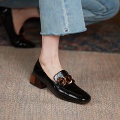 Timeless Shoes, Brand Name Shoes, Leather Loafer Shoes, Womens Chunky Heels, Chic Shoes, Only Shoes, Ladies Shoes, Leather Shoes Woman, Heeled Loafers