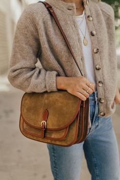 Perfect Oatmeal, Charming Dining Room, Austin Fashion, Oatmeal Cardigan, Style Business Casual, Austin Style, Country Concert Outfit, Country Concert