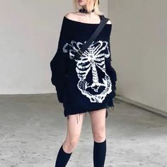 𝔇𝔢𝔱𝔞𝔦𝔩𝔰: Style: Grunge, Darkwear, Streetwear, Goth Material: vegan marten hair An oversized, dark sweater features a big flower bone pattern at front Off-shoulder design & oversized fit for a slouchy, sexy look Enjoy free shipping with a purchase of over 80$ SIZE LENGTH BUST SLEEVE SHOULDERS 27 in 15 in 21 in 15 inM 28 in 16 in 22 in 16 inL 29 in 16 in 22 in 16 inXL 29 in 17 in 23 in 17 inItem measured by hands may have 1-2 in differences.SIZE LENGTH BUST SLEEVE SHOULDERS 70 cm 39 cm 54 c Dark Sweater, Streetwear Goth, Bone Pattern, Dark Pattern, Harajuku Anime, Shoulder Off, Oversized Jumper, Off Shoulder Sweater, Y2k Black