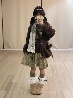 Colourful Socks Outfits, Barista Fits, Twee Core, Colorful Socks Outfit, Harajuku Grunge, 2000s Japanese Fashion, Kei Fashion, Winter Y2k