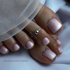 French Toe Nails, Press On Toenails, Pedicure Designs Toenails, French Pedicure, Gel Toe Nails, Acrylic Toe Nails, Toe Nail Color, Acrylic Toes, Pretty Toe Nails