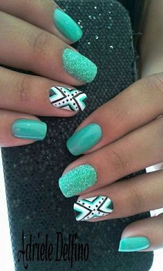 It's easy being green with these 18 beautiful green manicures that tells the world you love the color green. Share your love of the color green. Hallographic Nails, Aztec Nail Art, Blue Nail Art Designs, Green Nail Art, Turquoise Nails