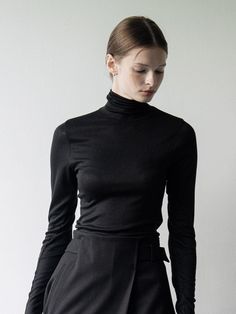 Composition : Wool 28%, rayon 66% polyurethane 6%Color : blackCountry of Origin : Republic of Korea Black Turtleneck T-shirt For Fall, Modern Black T-shirt For Fall, Fitted Black T-shirt For Work, Sleek Fine Knit Tops For Fall, Sleek Crew Neck Tops For Workwear, Sleek Crew Neck Tops For Work, Versatile Black T-shirt For Work, Sleek Fine Knit Tops For Workwear, Sleek Fine Knit Tops For Work