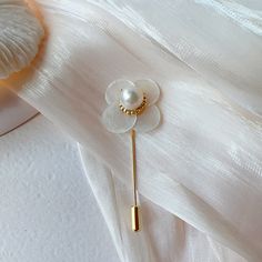 Material: Shell Pearl Fashion Element: Camellia Style: Original Design Spring Gold Jewelry Brooch, Spring Gold Brooch Jewelry, Spring Season Gold Brooch Jewelry, Gold Brooch Jewelry For Spring, Elegant Gold Brooches For Spring, White Formal Jewelry For Spring, Elegant Spring Brooch Jewelry, Elegant Spring Brooch, Elegant Spring Gift Brooches