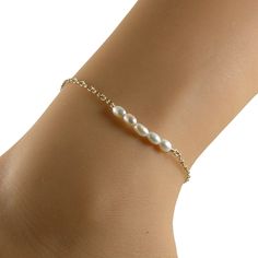 Elevate any outfit with this dainty ankle bracelet! Featuring a delicate gold chain and stunning freshwater pearl accents, this anklet is perfect for brides or as a gift for your girlfriend. Its dainty design adds a touch of elegance to any look. Arrives in a beautiful gift box for a special touch. Floating Pearl Necklace, Teardrop Pearl Earrings, Cloisonne Jewelry, Delicate Gold Chain, Pearl Anklet, Bracelet Pearl, Jewelry Lockets, Gold Anklet, Bride Gift