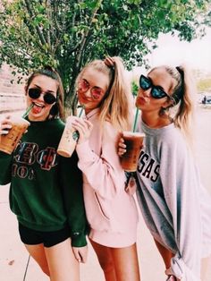 Vsco Girl Outfits, Vsco Style, Vsco Outfit, Vsco Outfits, New England Aesthetic, Vsco Girl Aesthetic, Engagement Photo Outfits Fall, Vsco Pictures