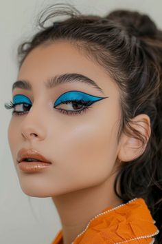 Are you tired of the same old eyeshadow looks? Do you want to enhance your natural eye color and make it pop? I have 29 stunning blue eyeshadow aesthetic makeup looks that will inspire you Bright Blue Eyeshadow Looks, Blue Green Makeup, Blue Eyeshadow Makeup, Makeup Editorial