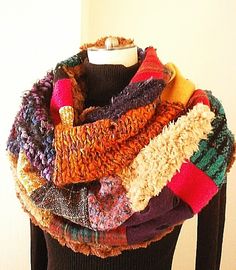 Rigid Heddle Weaving, Creative Knitting, Boho Crochet, Knitted Shawls, Scarf Pattern, Crochet Scarves, Knit Fashion