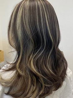 Blonde Highlights On Dark Hair, Hair Color Underneath, Hair Color Streaks, Dyed Hair Inspiration