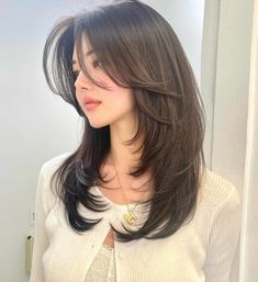 Slightly Layered Hair Shoulder Length, Long Layered Haircuts For Short Hair, Layer Haircut For Medium Hair With Bangs, Haïr Cut For Women Long Hair, Later Haircut Medium, Layers Cut For Short Hair, Best Haircut For Medium Hair, Bob Cut Long Hair, Layers Haircut Medium Length