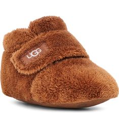 Baby Ugg Slippers, Crib Shoes Girl, Ugg Booties, Ugg Kids, Baby Uggs, Kids Uggs, Ugg Slippers, Girls Shoes Kids, Baby Slippers