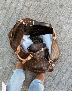 VINTASJE - VINTAGE LUXURY on Instagram: "The Keepall really keeps all your stuff inside 👀 Soon more Keepalls online!" Louis Vuitton Handbags Speedy, Luxury Lifestyle Women, Louis Vuitton Keepall, Louis Vuitton Men, Luxury Purses, Essential Bag