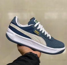 Occasional Shoes, Puma Shoes Women, Mens Fashion Casual Shoes, White Casual Shoes, Football Fashion, Casual Trainers, Puma Sneakers, Rubber Shoes, Swag Shoes