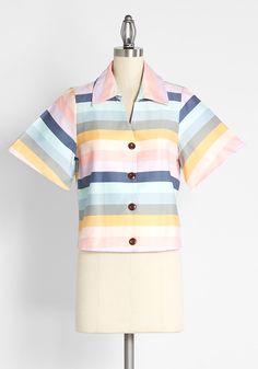 In dreamy shades of summer sunsets, we bring you this cheerful and retro-chic striped button-up top from U.K. brand Bright and Beautiful. Made from a woven cotton-blend fabric with an adorable horizontal stripe pattern in pastel pinks, blues, purple, yellow and grey, this vintage-inspired shirt features wide short sleeves, an exaggerated point collar, retro-fab wooden button-front closure. So sweet and created with an easy fit that is great for tucking into high-rise jeans or a swing skirt, this Plus Size Vintage Clothing, 1980s Outfits, Top Spring Outfits, Designer Plus Size Clothing, Casual Dresses Plus Size, Pastel Sunset, Plus Size Summer Outfits, Rainbow Outfit, Tunic Hoodie