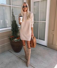 Trendy Sweater Outfits, Better Sweater Outfit, Expensive Style, Winter Wedding Attire, Sweater Outfit Ideas, Tunic Sweaters, Kathleen Post, Cute Sweater Outfits, Fall Sweater Dress