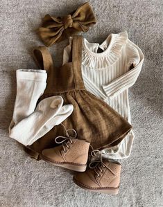 Winter Outfits Babygirl, Winter Baby Outfits Girl, Neutral Baby Girl Clothes, Winter Baby Girl Outfits, Baby Fall Outfits, Fall Baby Clothes, Toddler Fall, Baby Fits