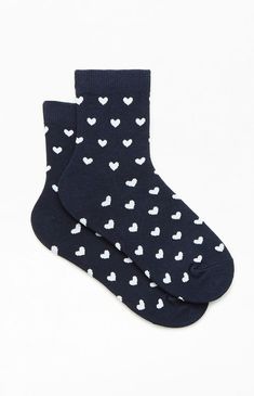 Navy Heart Quarter Socks Cheap Non-slip Cute Socks, Camp Fits, Dr Belongings, Gilmore Girls Fashion, Aesthetic Socks, Socks Aesthetic, Dr Wardrobe, Streamer Dr, Quarter Socks