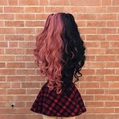 Pretty Dye Hair, Colerd Hair Ideas, Split Dye Hair Pink And Black, Cute Hair Dye Ideas For Wavy Hair, Hair Color Ideas Bright Colors, Split Dye Color Ideas, Dyed Hair Two Colors, Mix Hair Color Ideas, Half Pink Half Brown Hair