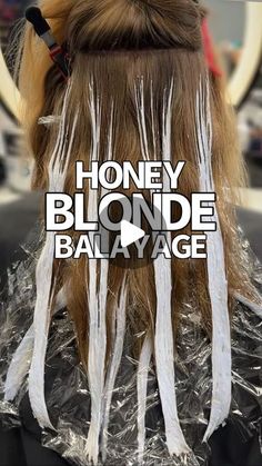 Blonde Balayage Vs Highlights, Balayage Videos Technique, Balayage Hair Technique Tutorials, Underhair Dye Blonde, Contouring Hair Blonde, How To Balayage Hair, Bayalage Blonde 2024, Platinum Blonde Balayage On Dark Hair, Braided Balayage Technique