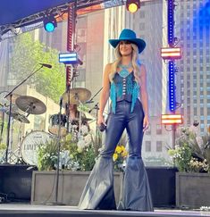 Lainey Wilson Outfits, Wilson Aesthetic, Competition Outfit, Cute Cowgirl Outfits, 70s Inspired Fashion, Black Jeans Outfit, Female Musicians, Country Fashion