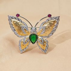 ✰ This vintage large brooch not only suitable for formal occasions such as banquets, wedding party, theme parties, but also for everyday wear ✰ This delicate jewelry is a very special gift for birthday, Mother's Day, Valentine's Day and more ✰ Comes with an exquisite gift box Materials: Environmentally-friendly Copper Size: 2.12 x 1.65 in Main Gem: 0.31 x 0.39 in Quantity: 1 Piece ----♛ PRODUCTION & SHIPPING ♛ --- ✰ Multiple items purchased in one payment can be combined for shipping ✰ Visit our store, browse other jewelry collections, and find the perfect piece you're looking for：https://www.etsy.com/shop/iCoolJewelry ----♛ Care Tips ♛ --- ✰ Scratches from daily wear are normal, and they can be more noticeable on a large surface area over time.  ✰ Please remove when applying scents, lotio Elegant Green Pins For Gifts, Elegant Brooch Pins For Vintage Events, Green Brooch For Party, Elegant Green Brooches For Formal Occasions, Elegant Vintage Brooch Pins, Victorian Brooch Pins For Wedding, Green Wedding Brooches, Victorian Wedding Brooch Pins, Vintage Green Brooch For Party