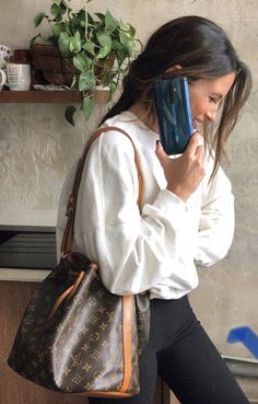 Louis Vuitton Bag Outfit, Outfit Goals, Vuitton Bag, Mode Inspiration, Casual Elegance, Minimalist Fashion, Everyday Outfits, Fashion Inspo Outfits, Casual Chic