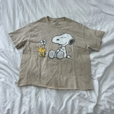 Peanuts Snoopy Graphic Tee Size Small Condition: Nwot Color: Beige Details : - Comfy Snoopy Clothes, Snoopy Stuff, Snoopy Gifts, Snoopy Shirt, Snoopy Love, Cute Graphic Tees, Peanuts Snoopy, Dream Clothes, Nice Tops