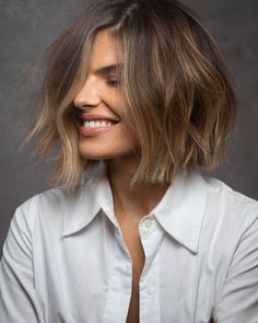 Thick Hair Cuts, Medium Layered Haircuts, Chic Hairstyles, Online News, Trending Haircuts, Hair Inspiration Color