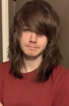 Grunge Masc Hair, Emo Masc Hair, Short Emo Scene Hair, Side Part Emo Hair, Masc Emo Haircut, Emo Side Fringe, 2000s Emo Boy Hair, Emo Fringe Haircut, Emo Haircuts Short 2000s