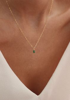 Emerald Cut Necklace, Baguette Necklace, Necklace Emerald, Gold Necklace Simple, Emerald Pendant, May Birthstone, Classy Jewelry, Jewelry Lookbook, Emerald Jewelry