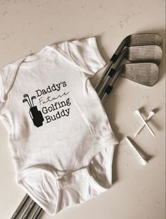 Daddys future golfing buddy baby onesie #fathersdaygifts #fathersdaygiftideas #dadlife #fathersday #giftsforhim #giftsfordad #babyonesie #golfing #golfingbuddy Baby Boy Onesie Ideas Vinyl, Baby Announcement For Dad, Baby Onsies Ideas, Golf Onesie, Baby Ray, Onesie Ideas, Golf Baby