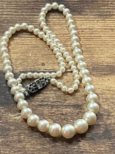 AF cream glass pearl necklace 41cm vintage single strand Crown Earrings, Crown Royal, Beaded Necklaces, Chain Styles, Ear Piercings, Silver Earrings, Necklace Lengths, Pearl Necklace, Silver Tone