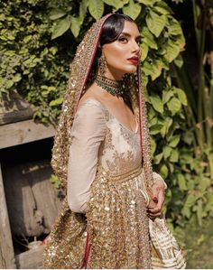 Mughal Bride Look, Mughal Bride, Valima Makeup, Shaadi Dresses, Qabool Hai, Nikkah Bride Dress, Nikkah Bride, Desi Fits, Mehendi Outfit