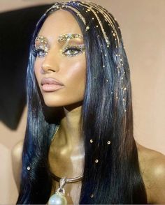 Sydney Harper, Goddess Halloween Costume, Cleopatra Halloween Costume, Egyptian Hairstyles, Goddess Halloween, Cleopatra Halloween, Egyptian Makeup, Goddess Makeup, Goddess Aesthetic