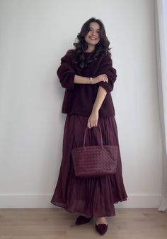 Maxi Winter Skirt, Winter Outfit Modest, Nordic Fairytale, Romantic Casual Outfit, Winter Maxi Skirt, Nordic Style Fashion, Long Velvet Skirt, Winter Maxi Skirt Outfit, Maxi Skirt Winter