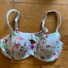 New Never Worn Victoria’s Secrets Gray With Floral Bra. Spring Floral Print Multicolor Bra, Fitted Multicolor Bra With Floral Print, Victoria's Secret Fitted Floral Print Bra, Floral Bra, Aesthetic Pics, Bra Panty, Bra Styles, Underwire Bra, Relationship Tips