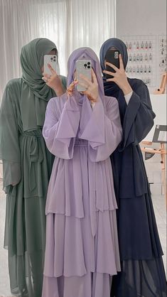 Matching Hijab Outfit, Abaya Modest Fashion, Modest Abaya Aesthetic, Matching Abayas Friends, Muslim Girls Outfit, Four Sisters Aesthetic, Muslim Women Hijab Aesthetic, Hijab Dress Ideas, 3 Besties Aesthetic