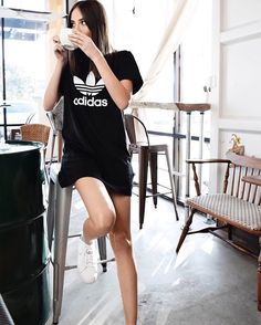 adidas Trefoil Tee dress, 10/10. Adidas For Women, T Shirt Dress Outfit, Adidas Activewear, Adidas Dress, Glamour Outfit, Miami Outfits, Shirt Dress Outfit, Nike Dresses, Dressy Skirts