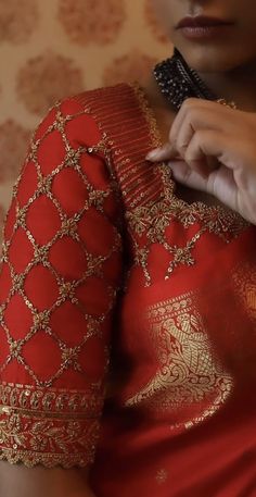 Handwork Saree Blouse, Wedding Blouse Handwork Designs, Maggam Work On Red Blouse, Wedding Blouse Work Designs Pattu, Work On Golden Blouse, Zardozi Embroidery Blouse Designs, Blouse Maggam Works, Bridal Red Blouse Designs, Red Blouse Aari Work Designs