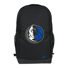 Need a versatile Mavericks bag to take you from school to practice to hangouts with friends and everywhere between? This bag has the space for it all with its large zippered compartment with slots to organize your items, front pocket for small items and key clip. Nike Backpack, Nike Nba, Nike Bags, Nba Store, Key Clip, Dallas Mavericks, Travel Collection, Luggage Accessories, Kids Nike