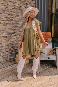 Fall Dresses For Family Pictures, Barn Dance Outfit, Western Ootd, Plus Size Boutique Dresses, Bridal Shower Guest Outfit, Hoco Dance, Country Western Dresses, Western Dress With Boots, Country Outfits Women