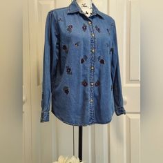 Shop cloohoo2u's closet or find the perfect look from millions of stylists. Fast shipping and buyer protection. Women's Cabin Creek, sz M ,Long sleeve blue denim collared blouse, full button front, with beautiful "Fall" embroidered motif. Colors are Blue denim with Burgundy, Gold, Navy Blue, Purple embroidery. Measurements are, as lying flat: 23" sleeves, 16" across shoulders, 21" armpit to armpit, length 23" front. 100% Algodon Cotton. Excellent preowned condition. All items are washed, clea Collar Blouse, Blue Denim, Navy Blue, Blue And Purple, Embroidery, Long Sleeve, Purple, Blue, Women Shopping